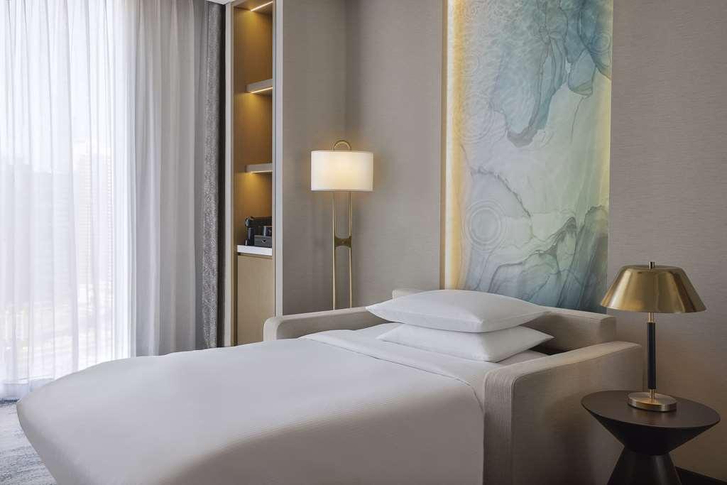 Embassy Suites By Hilton Dubai Business Bay Bilik gambar