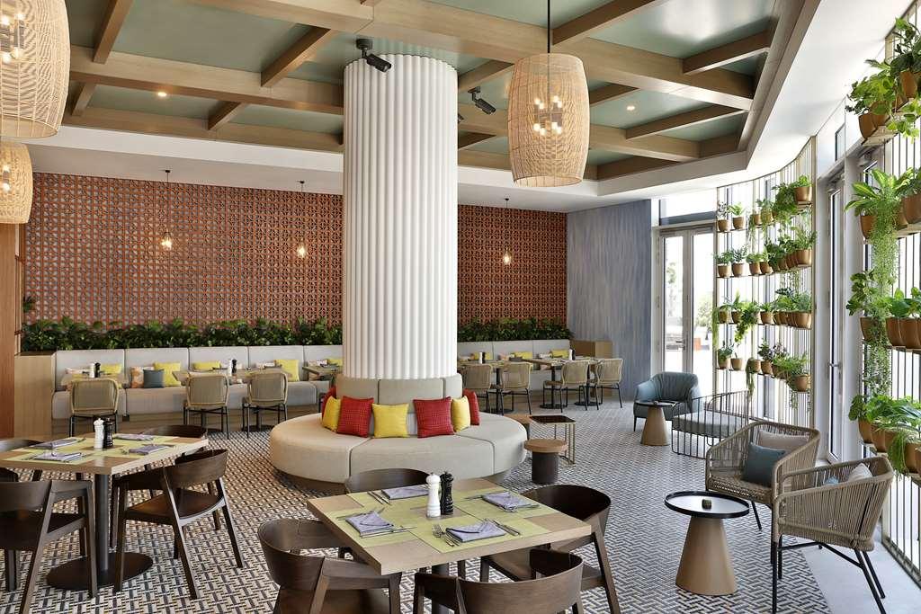 Embassy Suites By Hilton Dubai Business Bay Restoran gambar